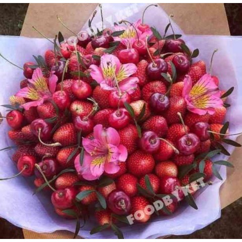Букет "Роза с клубникой"